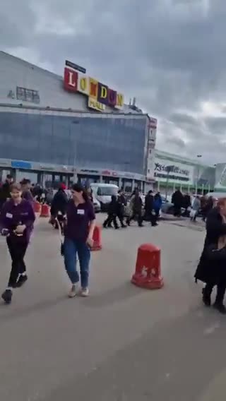 Man reportedly planted an explosive device in a shopping center in St. Petersburg.