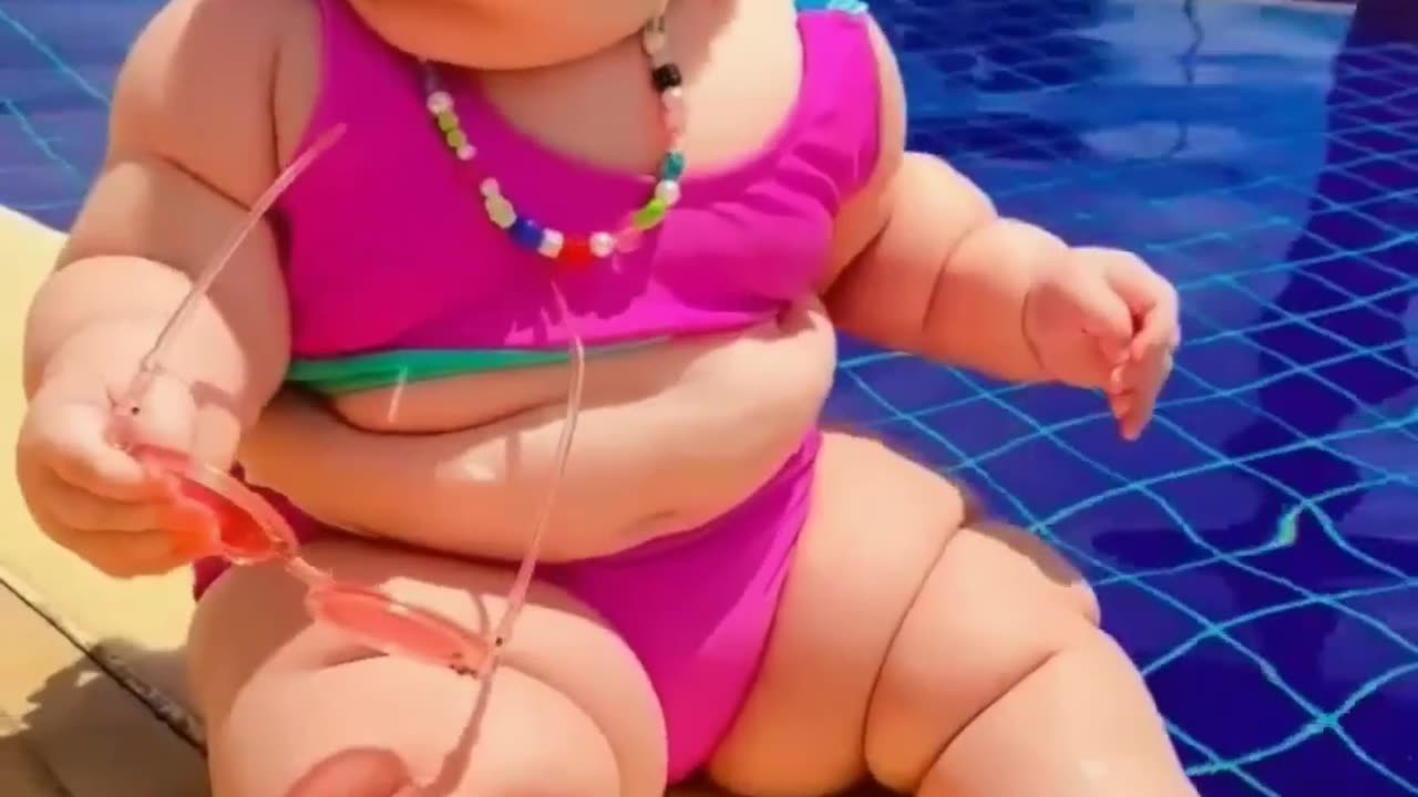 Swimming pool baby - funny video