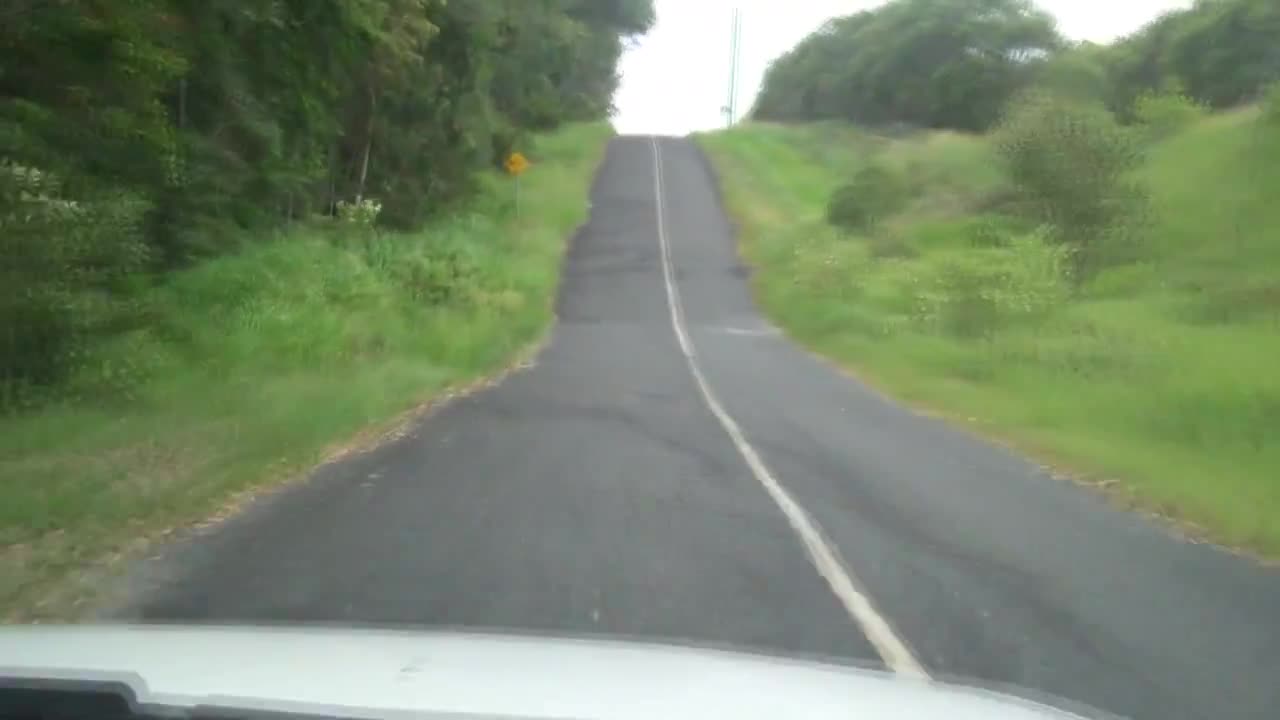 Drive to River Heads barge landing from Urangan