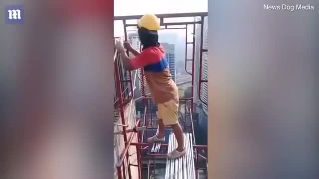 Malaysian Labourers Work On Skyscraper Without Nets — How Long Can You Watch?