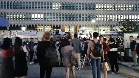 20191015_V3_S03(EwrBq02YXeQ)연세대 백양로에서 재학생, 졸업생과 물리학과 이삼현교수의 목소리를 들어보다