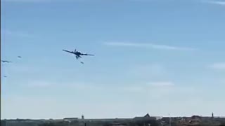 TERRIFYING: B-17 Has Mid-Air Collision With Other Plane At Dallas Air Show