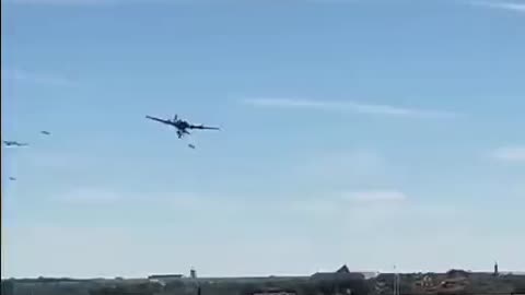 TERRIFYING: B-17 Has Mid-Air Collision With Other Plane At Dallas Air Show