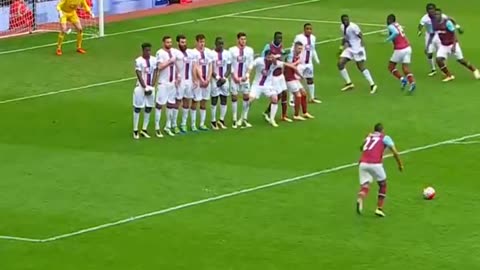 1 in 1,000,000 Free Kicks🤯🔥#Football #Skills