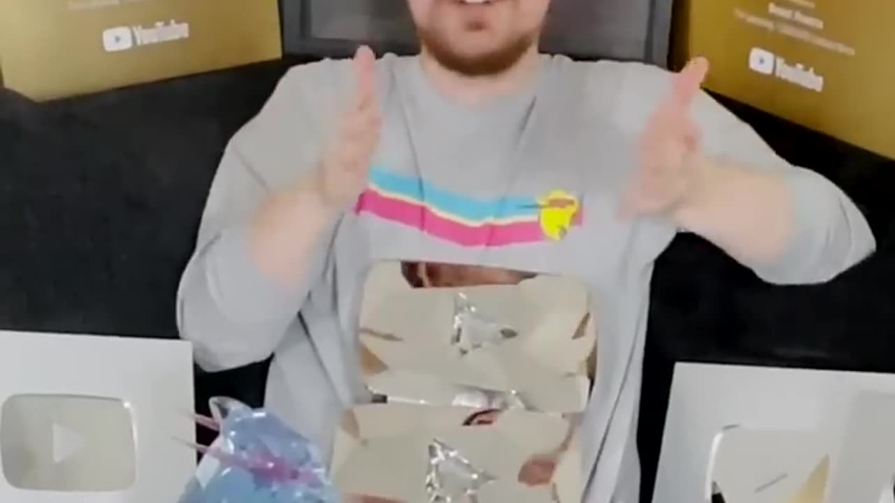 All my YouTube paly buttons