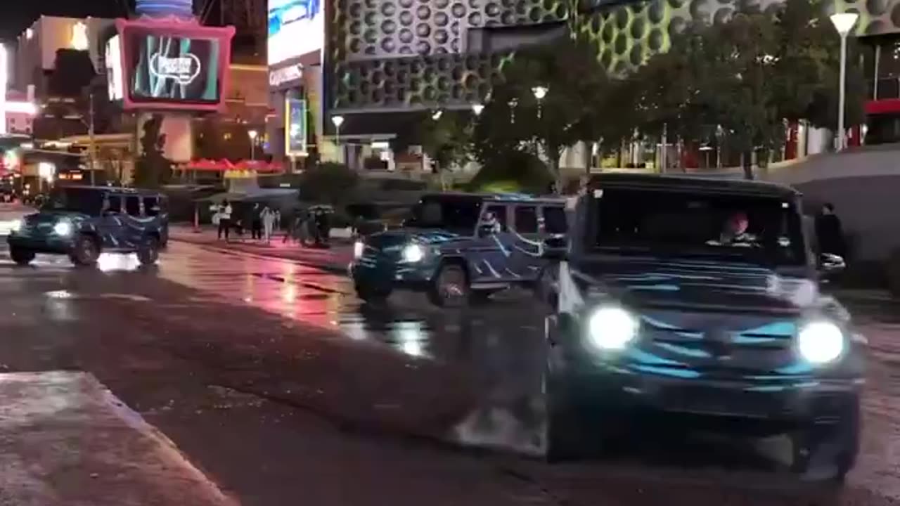 Mercedes showed at CES 2024 a Gelik that can spin on the spot.