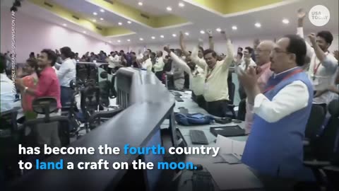 India lands on the moon, cheers erupt as Chandrayaan-3 touches down | USA TODAY