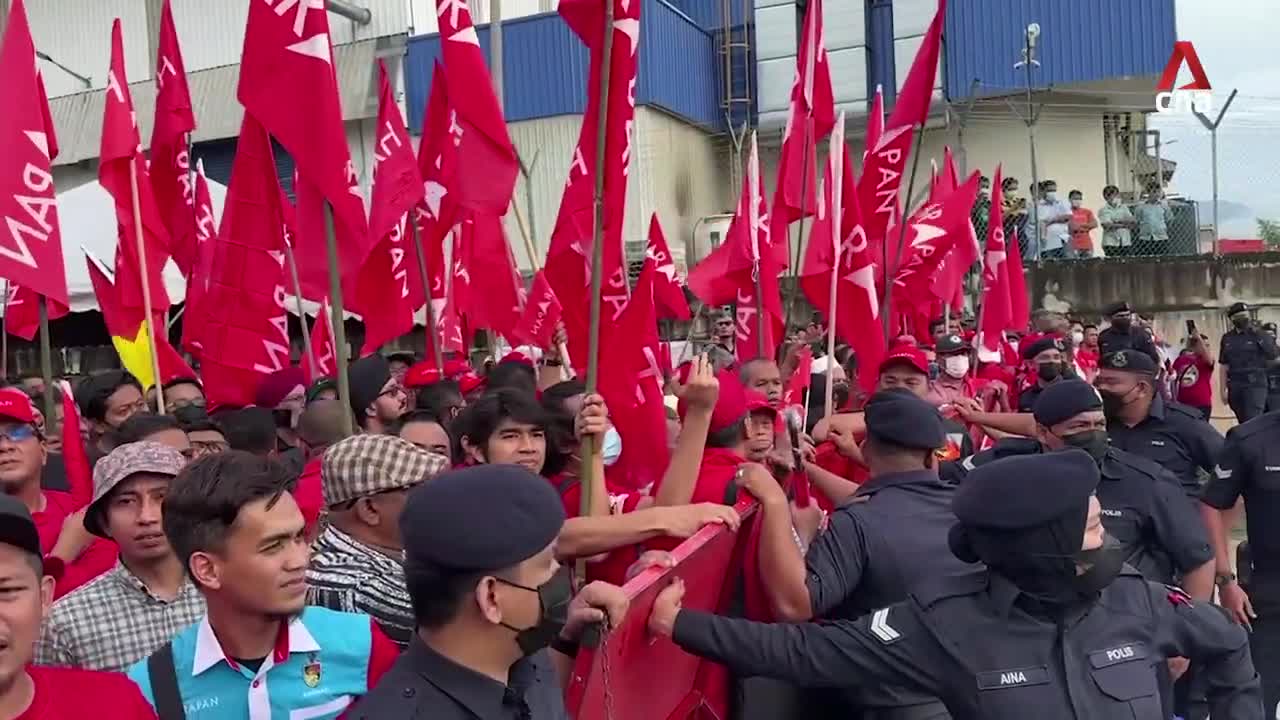 Malaysia GE15: Supporters show up in force at nomination centres