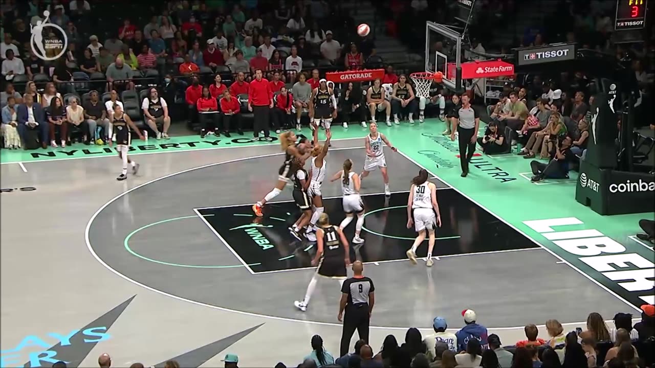 Laney LANDS ON Shakira Austin After Getting Tangled Up On Rebound | Washington Mystics vs NY Liberty