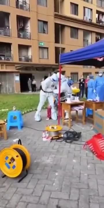 ΣΤΟ ΜΕΤΑΞΥ ΣΤΗΝ ΚΙΝΑ