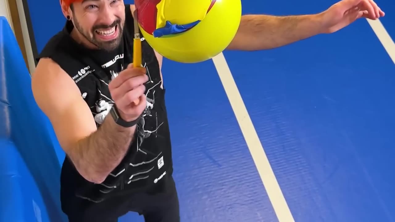 Balloon Slicing Wall Run ��