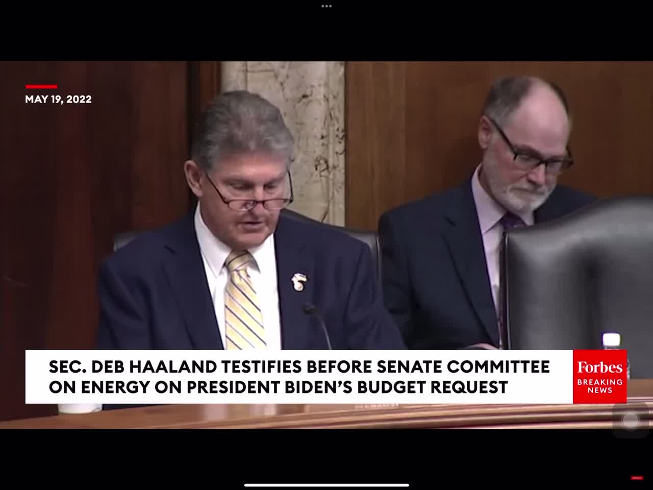 This shuts it down! Manchin ask Haaland about the memo put out by her department on drilling.