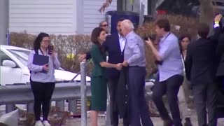 🚨 Biden lands in Florida, meets Gov DeSantis.