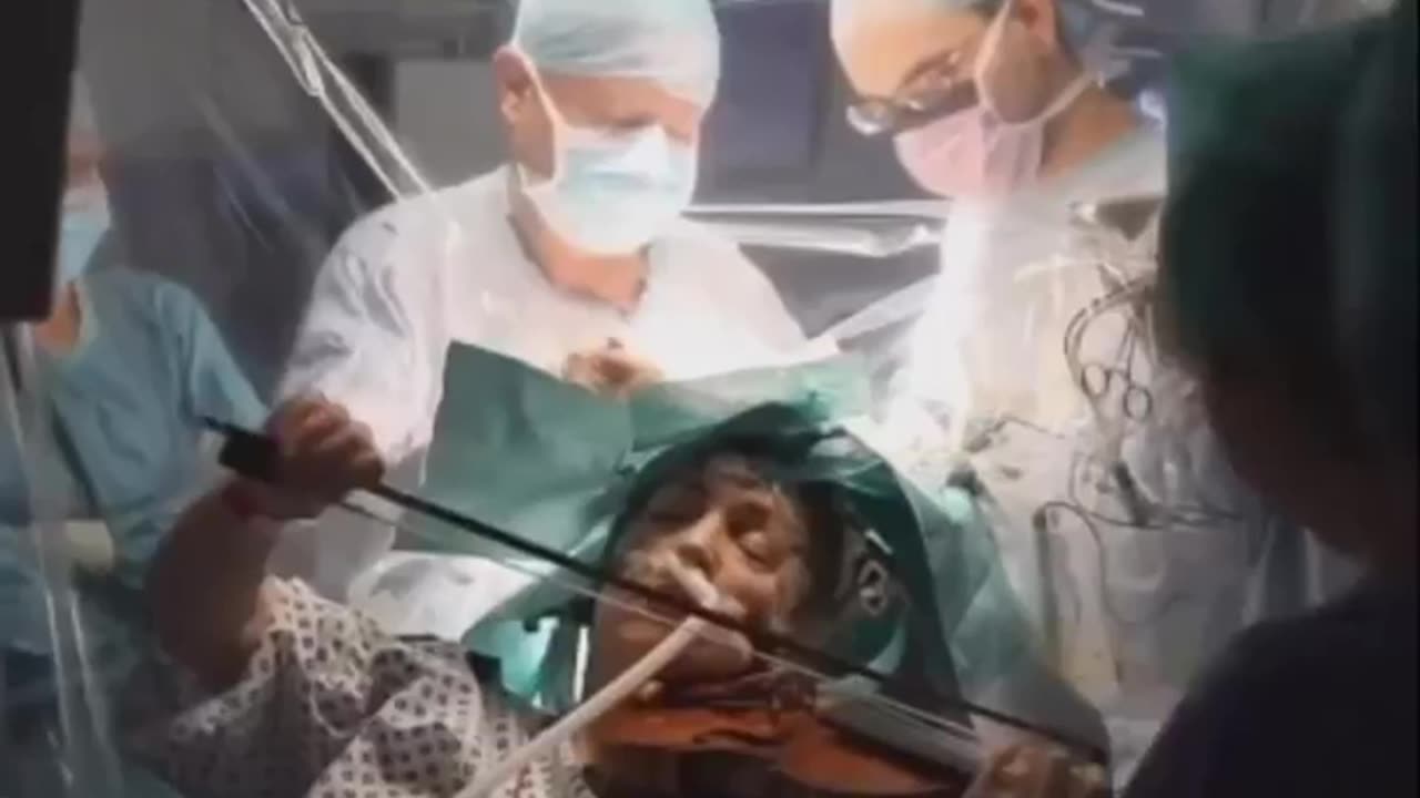 Watch a Woman Play Violin During Her Own Surgery