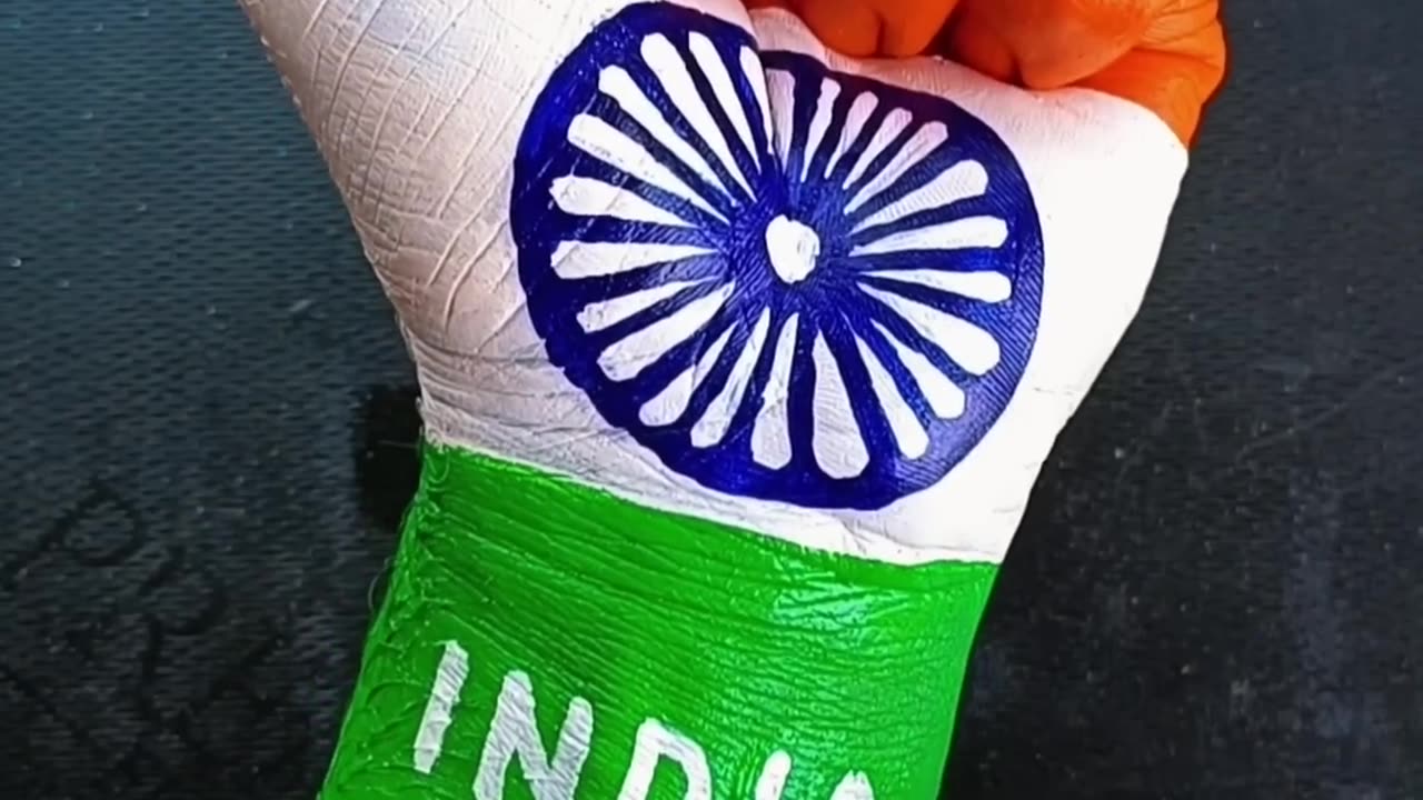 Hindustan Tiranga on Hand 🇮🇳 Love India