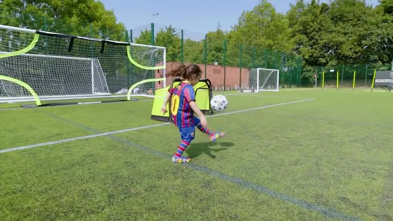 EPIC MINI MESSI VS MINI RONALDO SKILLS BATTLE