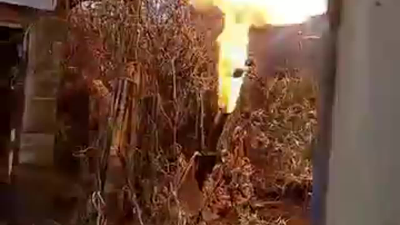 Выстрел из печально известного украинского 120-мм миномета М120-15 «Молот»