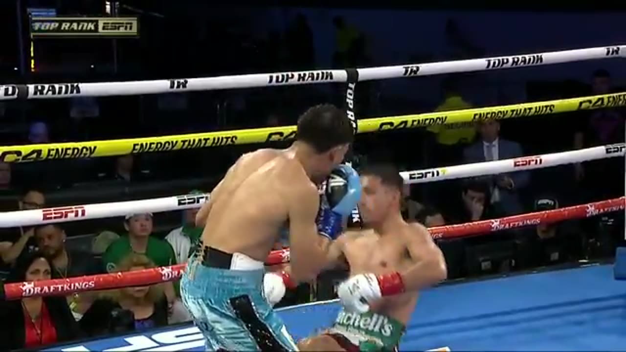 Angelo Leo ONE-PUNCH KO of Luis Alberto Lopez to win IBF featherweight title | ESPN Ringside