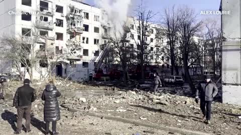 Civilian apartment buildings shelled in Kharkiv