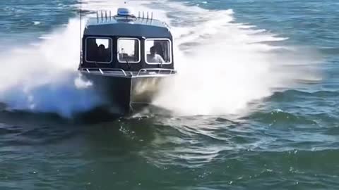Do you think this boat can withstand greater waves?