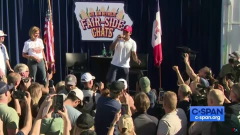 Vivek Ramaswamy Starts Rapping to Eminim at Iowa State Fair