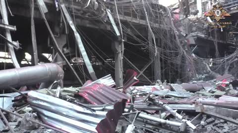 V bunkrech Azovstalu zůstalo po zajatých členech pluku Azov spousta západních zbraní