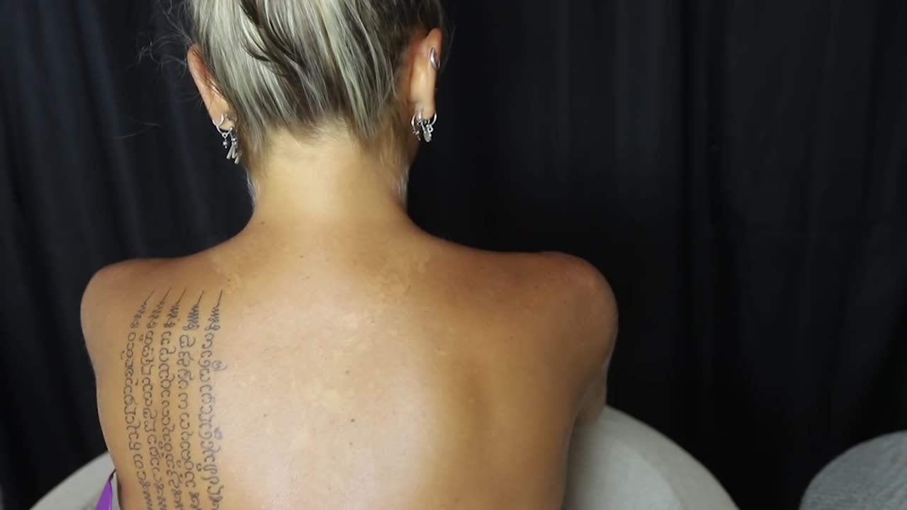 ASMR BACK and NECK TRACING, BRUSHING, MASSAGE, Tattoo Tracing