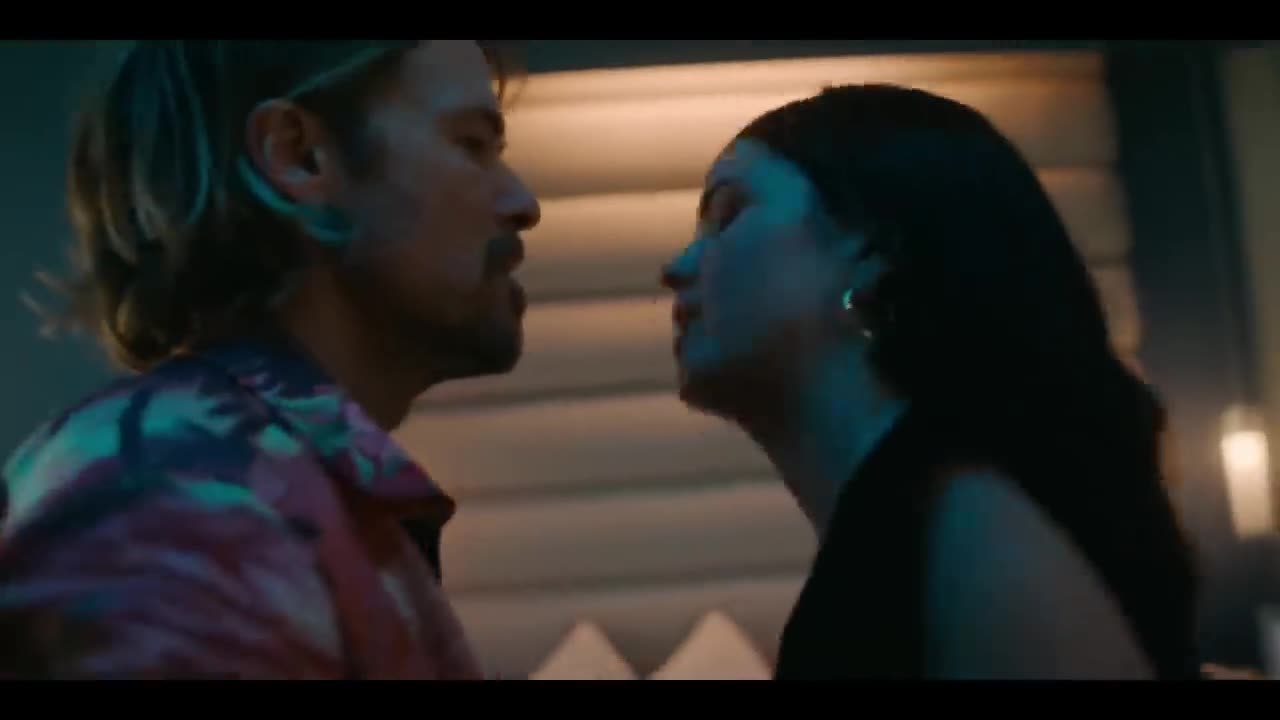 Obliterated / Kiss Scene - Ava and Chad (Shelley Hennig and Nick Zano) | 1x01