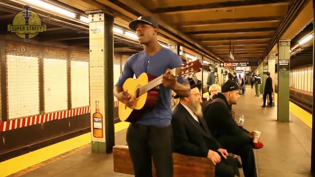 FANTASTIC Subway Busker Incredible Voice! performs in NYC Subway