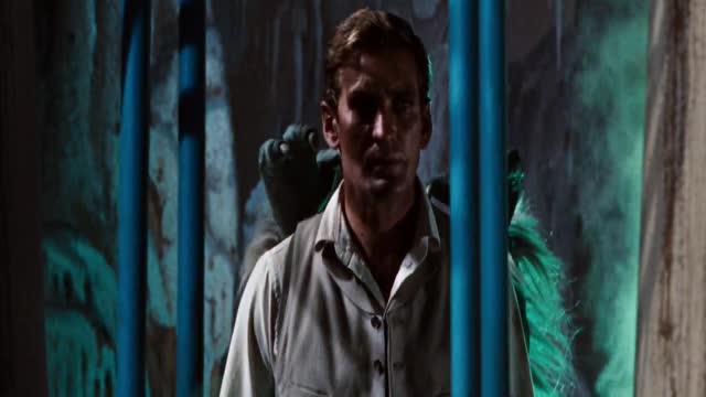 The Time Machine ... A useless movie review.