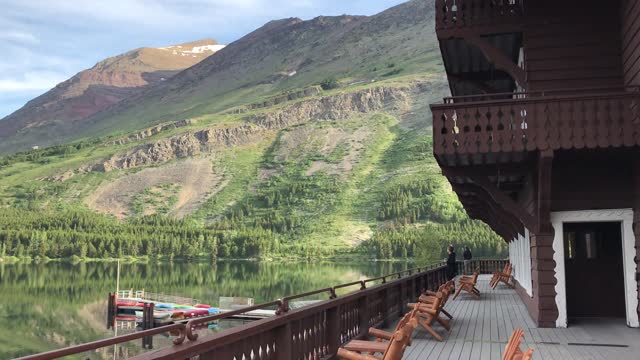 2018.07.17 Morning at Many Glacier Hotel With Loons