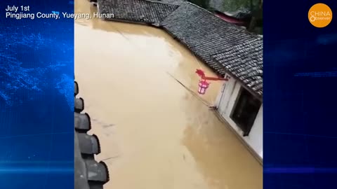 Terrible! Beijing Streets Turn to Ice Rivers, Southern Floods Reach Third Floors,Breaches Everywhere