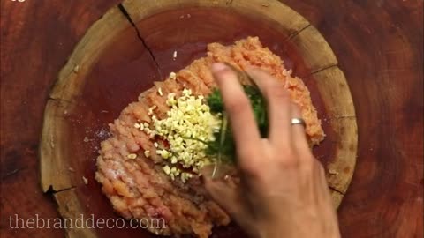 MINUTE RECIPE: How to MAKE A BBQ CHICKEN BURGER - American Cuisine - EASY WAY