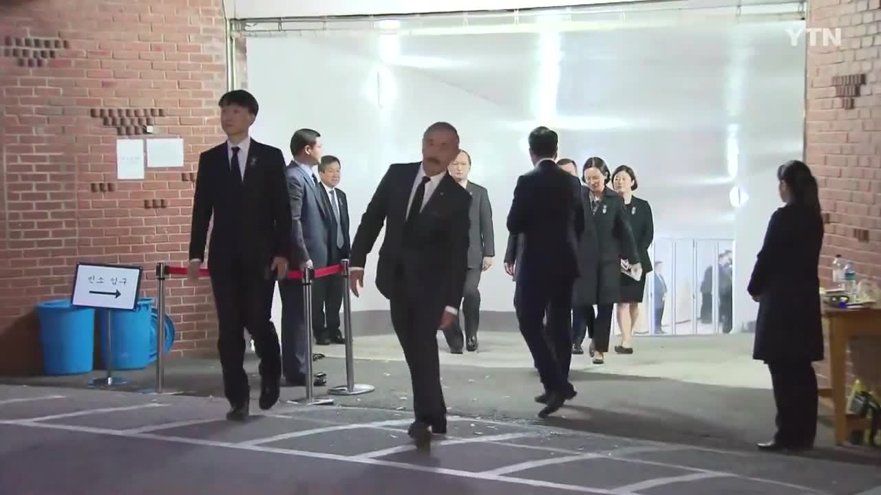 주변 4강 주한 대사, 문 대통령 모친상 조문 _ YTN