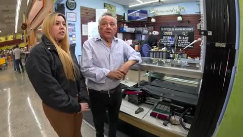 Caught on camera: Houston jewelry store thieves smash case, grab gold