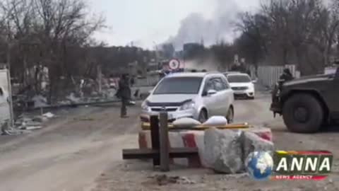 Russian military and republican forces meet refugees in the northwest of Mariupol