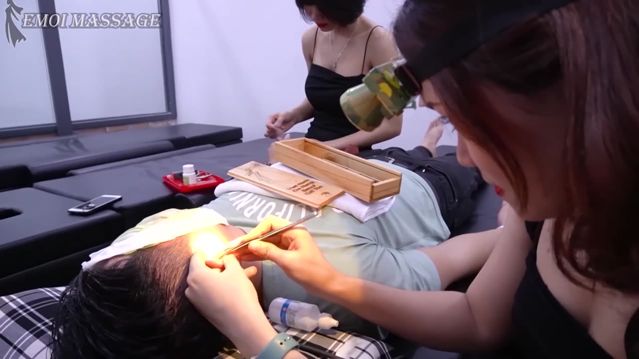 Sexy and professional barber, I always want to have her by my side. This is heaven