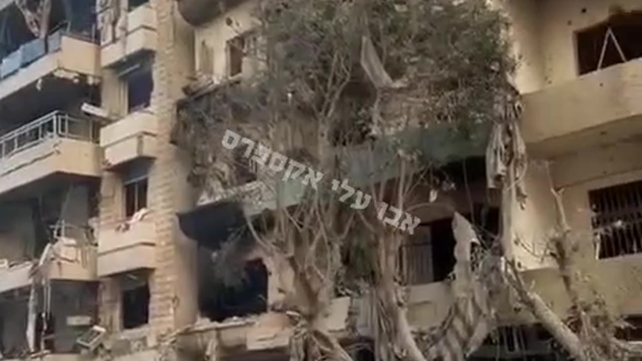 ๐ฎ๐ฑ๐ฑ๐งThe town is still burning from the night's attacks.