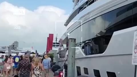 Shopping at the #BoatShow with #KittyKatCoin 😎