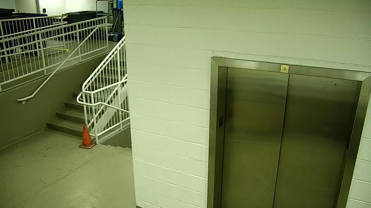 7110CVCULElevator#3Lobby_2021-01-05_04h40min00s277ms.mp4