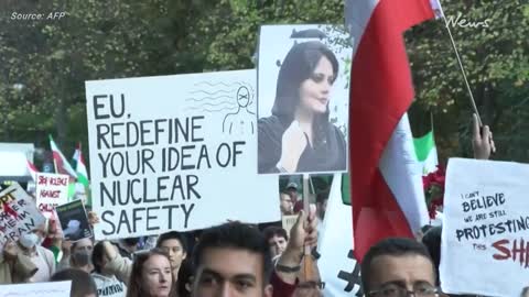 Around the world people march in support of Iran's women's movement