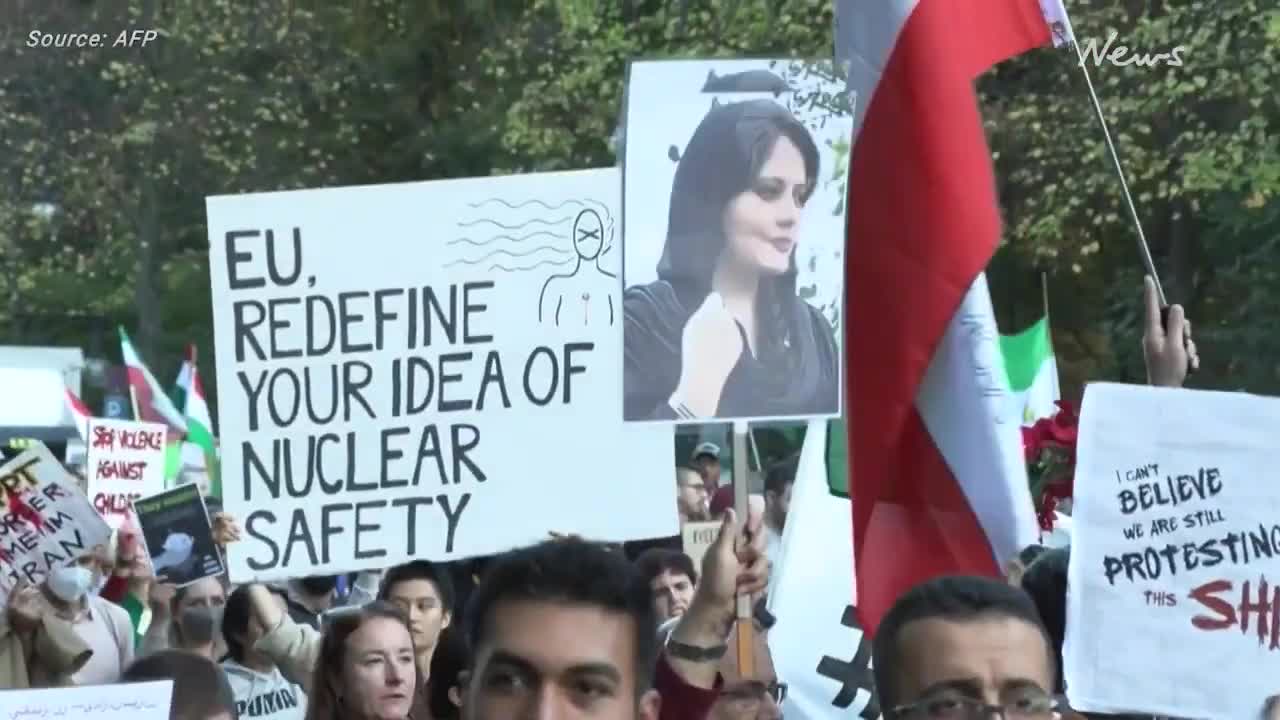 Around the world people march in support of Iran's women's movement