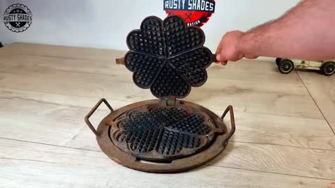 Antique Waffle Maker Restoration - My Girlfriend Makes Waffles for You!1