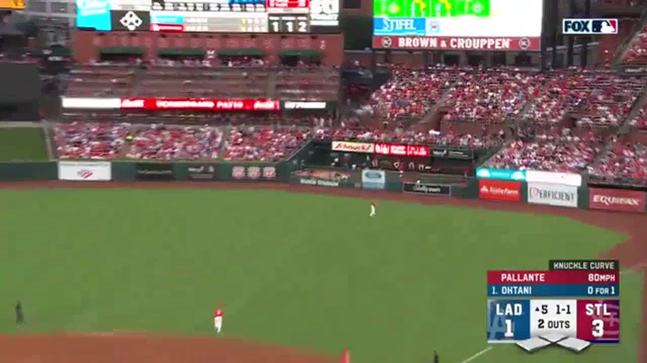 Entertainment - Shohei Ohtani Occupy the base. Run