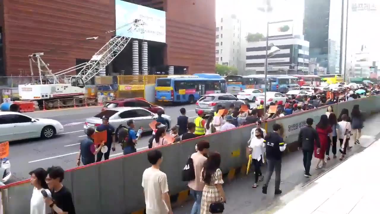 20190705_V3_S01(X3qe4_6-YyQ)더욱 힘차게! 빌딩숲과 젊은이들을 향하여 외치다