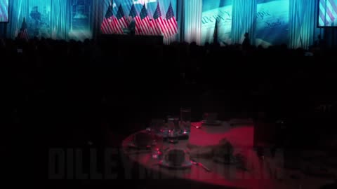 Lauren3ve @Lauren3veMemes “Trump… Donald Trump”