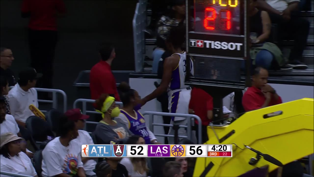 Nneka Shaken Up, Heads To Locker Room After Hard Foul | Los Angeles Sparks vs Atlanta Dream