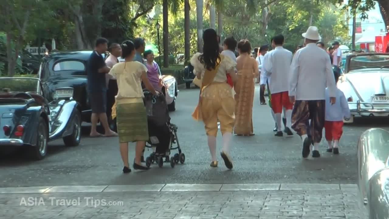 Traditional Thai Costumes and Vintage Cars