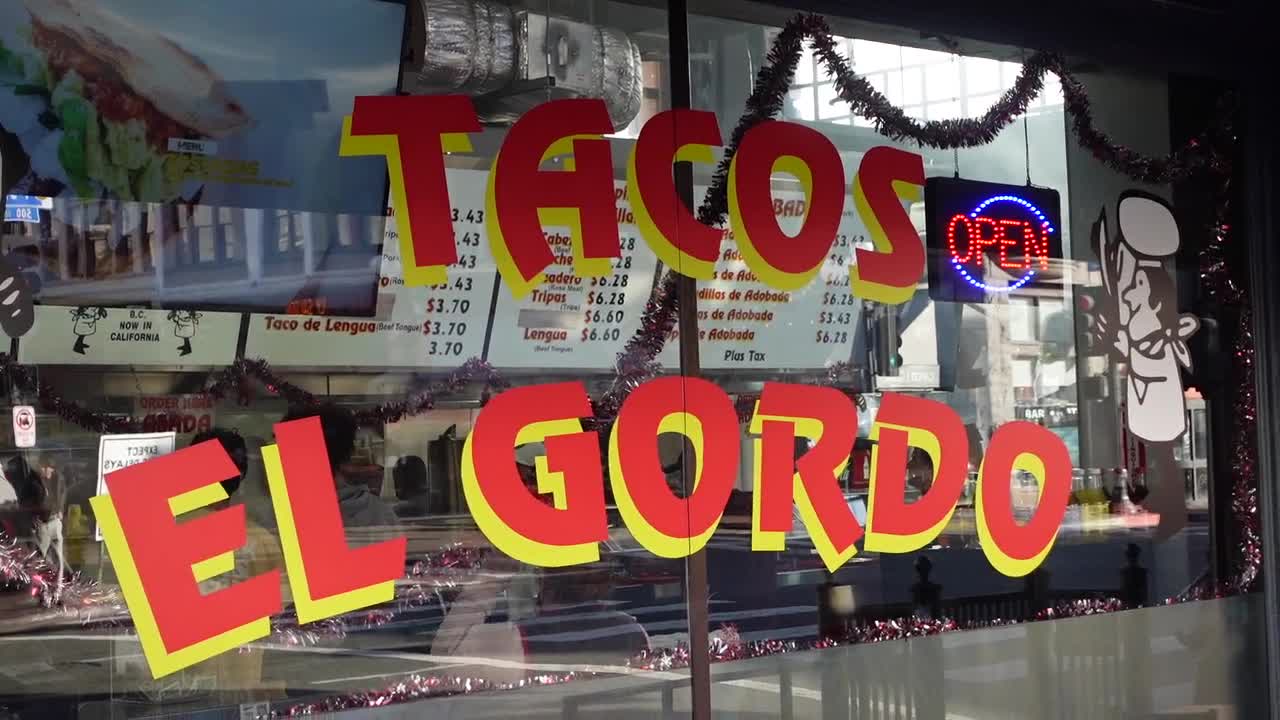 Tacos El Gordo en Centro San Diego... En Espanol...