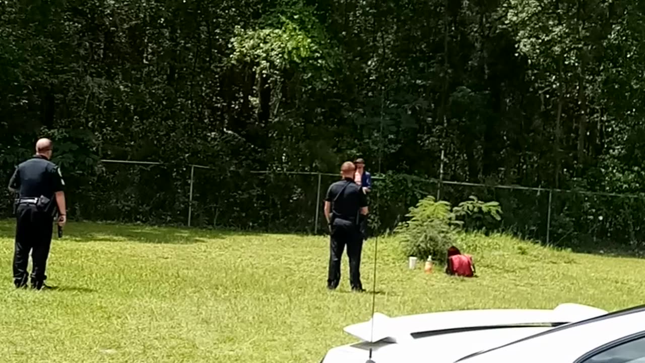 Man pull's machete on police part 2